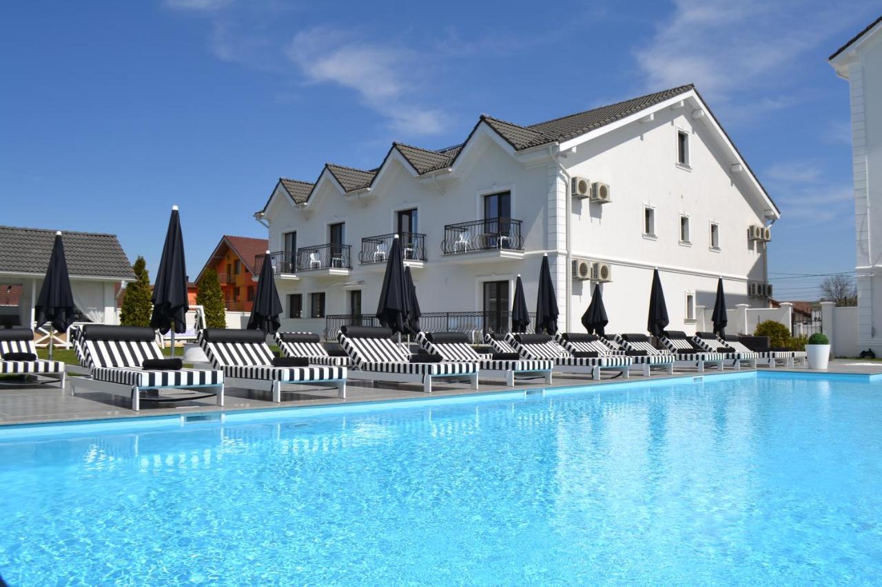 Krystal Boutique Mansion Hotel Hunedoara Exterior foto