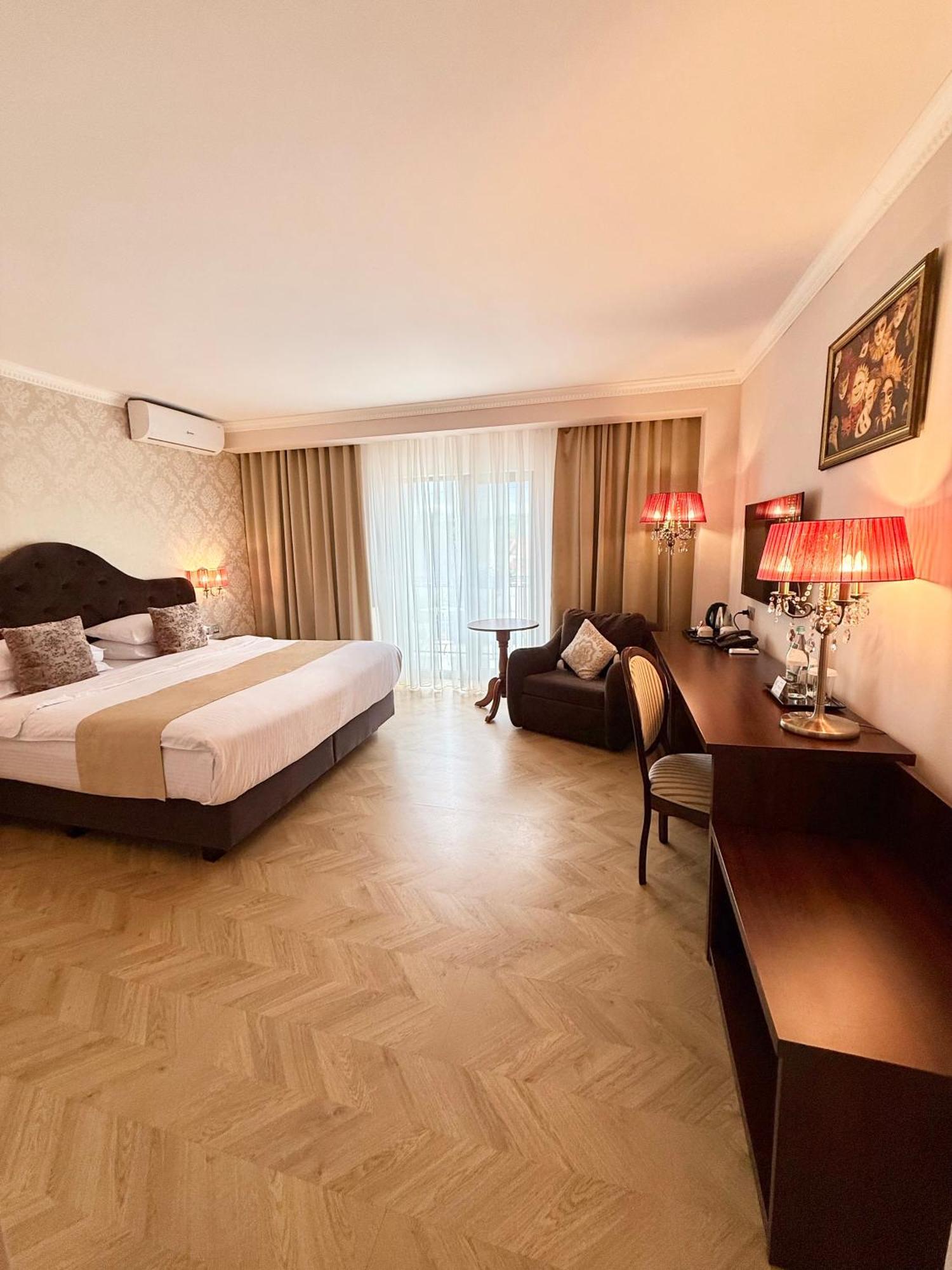Krystal Boutique Mansion Hotel Hunedoara Exterior foto