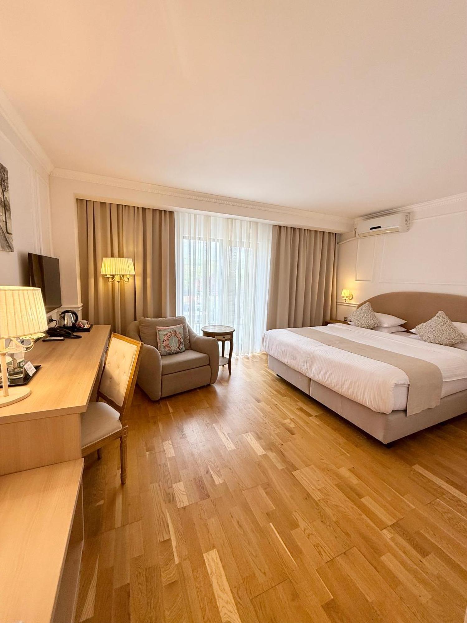 Krystal Boutique Mansion Hotel Hunedoara Exterior foto